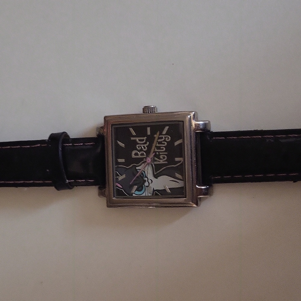 WBEI Bad Kitty watch 2200/708